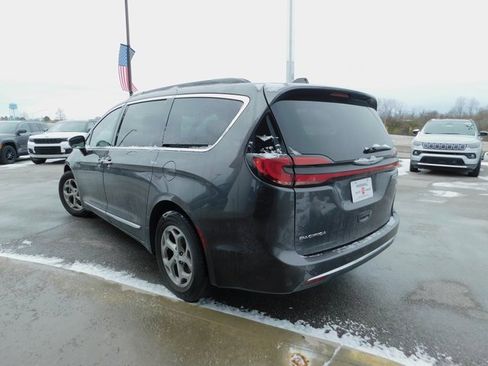 Used 2023 Chrysler Pacifica Limited image 7