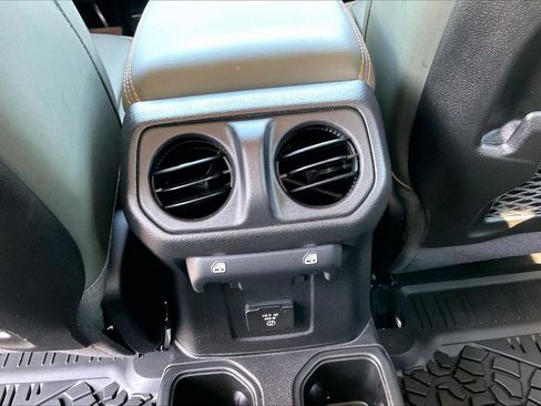 Certified 2025 Jeep Gladiator Mojave w/ Convenience Group AWD/4WD image 15