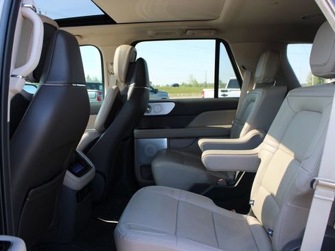 Used 2023 Lincoln Navigator Reserve image 21