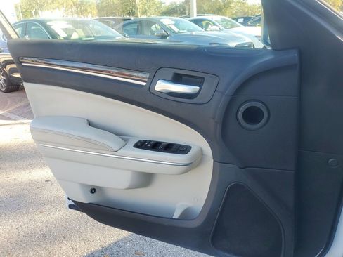 Used 2016 Chrysler 300 Limited w/ Driver Convenience Group image 29