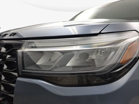 Used 2025 Ford Explorer ST RWD image 29