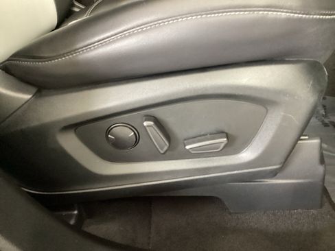 Used 2023 Ford Explorer XLT w/ Equipment Group 202A AWD/4WD image 10