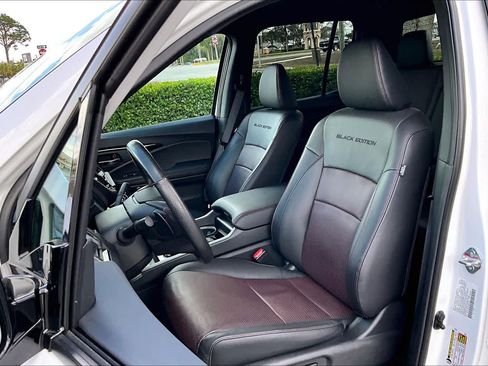 Used 2025 Honda Ridgeline Black Edition image 8