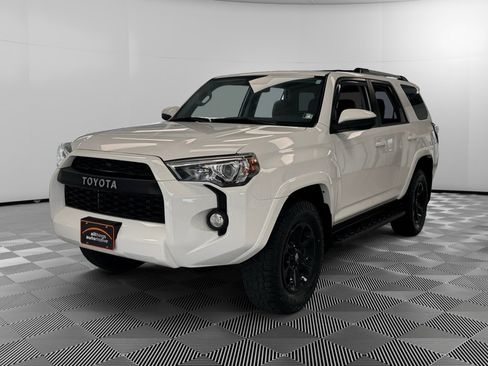 Used 2019 Toyota 4Runner SR5 AWD/4WD image 4