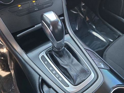 Used 2018 Ford Edge SE FWD image 12