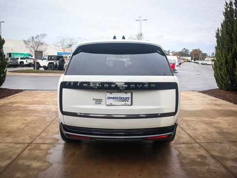 Used 2025 Land Rover Range Rover Autobiography image 9