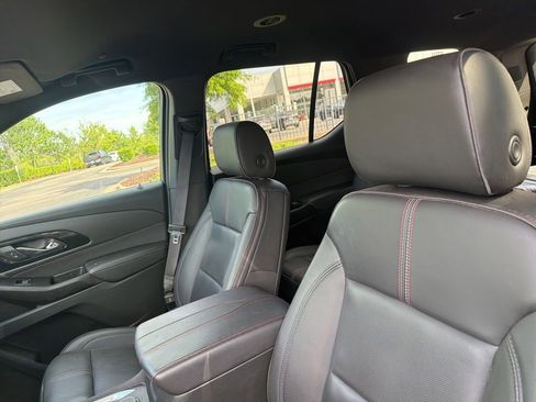 Used 2023 Chevrolet Traverse RS FWD image 9