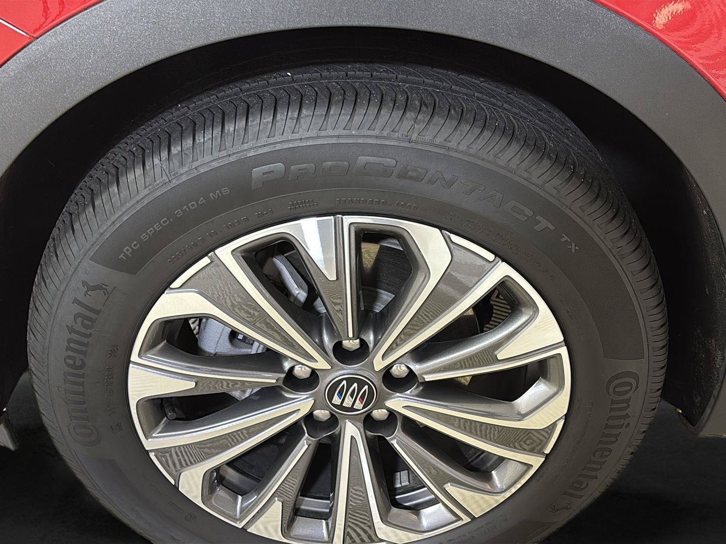 Certified 2025 Buick Envision Preferred AWD/4WD image 9