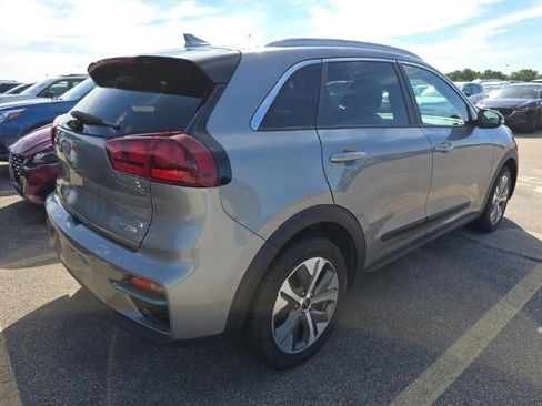 Used 2022 Kia Niro EX w/ Cold Weather Package image 2