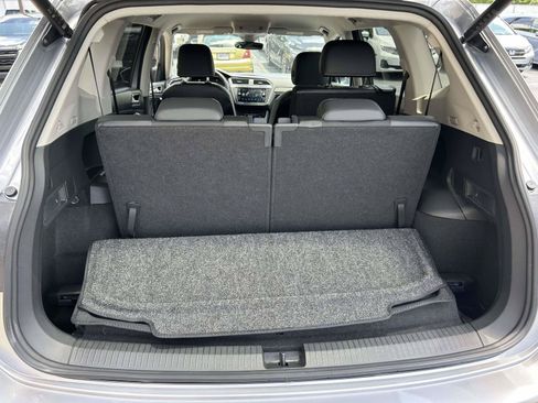 Used 2024 Volkswagen Tiguan SE FWD image 8