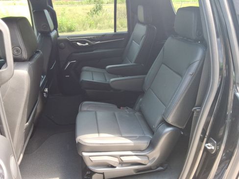 Used 2024 GMC Yukon XL Denali AWD/4WD image 34