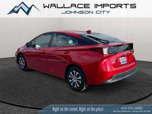 Used 2020 Toyota Prius XLE image 3