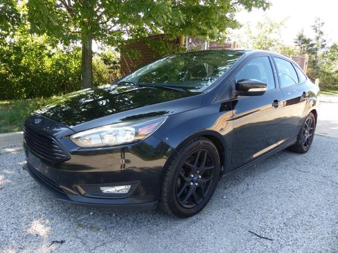 Used 2016 Ford Focus SE w/ Equipment Group 201A FWD image 5