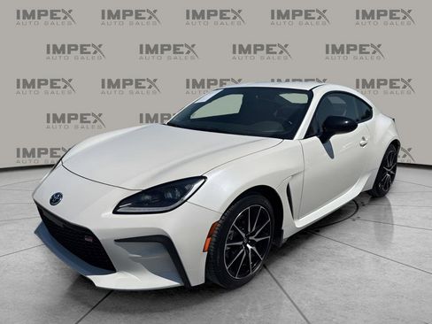 Used 2023 Toyota GR86 RWD image 1