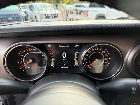 Used 2022 Jeep Gladiator Willys image 23