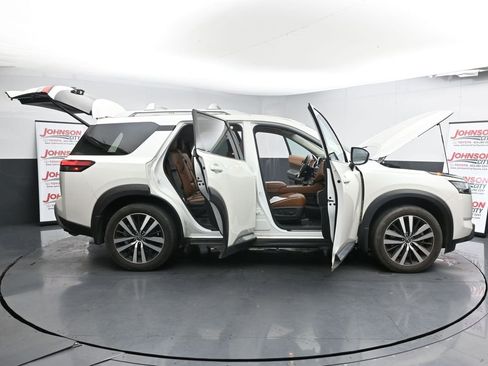 Used 2024 Nissan Pathfinder Platinum w/ Cargo Package image 27