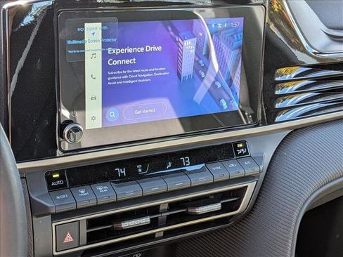 Used 2025 Toyota Camry SE image 5