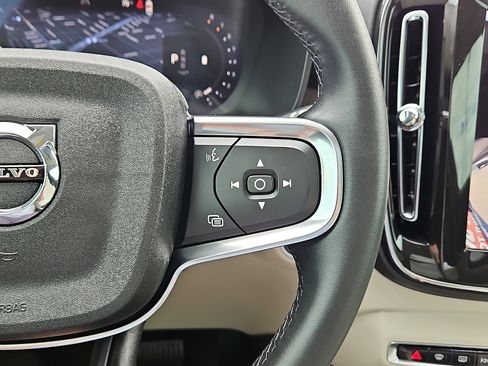 Used 2026 Volvo XC40 B5 Plus w/ Protection Package Premier AWD/4WD image 19