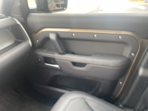 Used 2025 Land Rover Defender 110 X-Dynamic SE image 22