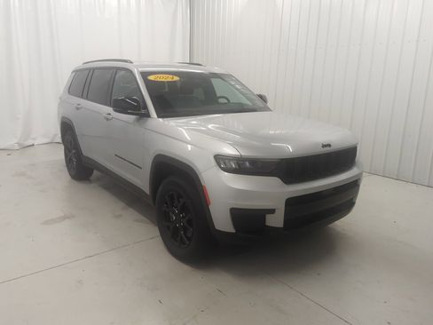 Used 2024 Jeep Grand Cherokee L Laredo image 5