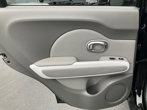 Used 2018 Kia Soul EV + w/ Sun & Fun Package image 37