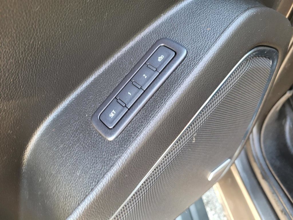 Used 2019 GMC Yukon XL Denali w/ Open Road Package RWD image 22