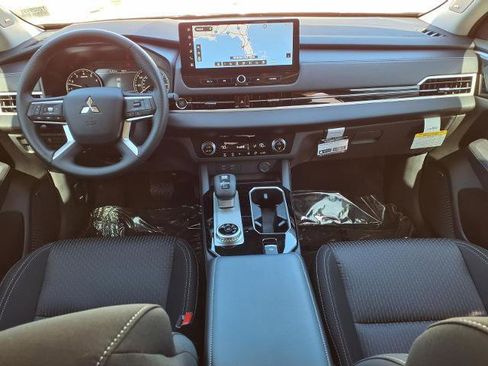 New 2026 Mitsubishi Outlander ES FWD image 13