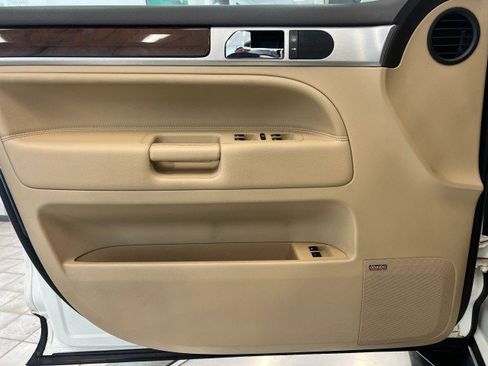 Used 2009 Volkswagen Touareg VR6 image 12