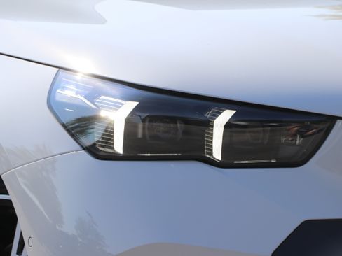 New 2026 BMW 550e xDrive image 5