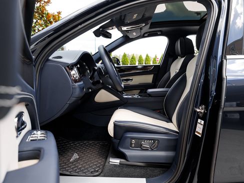 Certified 2024 Bentley Bentayga image 19