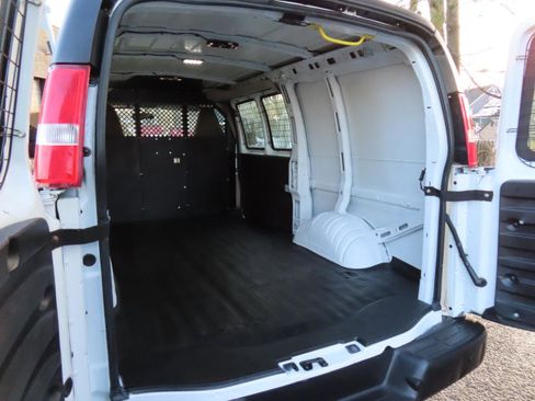 Used 2017 Chevrolet Express 2500 image 11