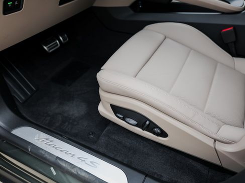 New 2025 Porsche Macan 4S Electric image 14