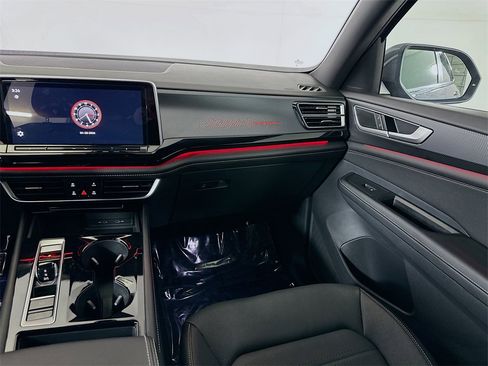 Used 2024 Volkswagen Atlas Cross Sport SEL R-Line image 19