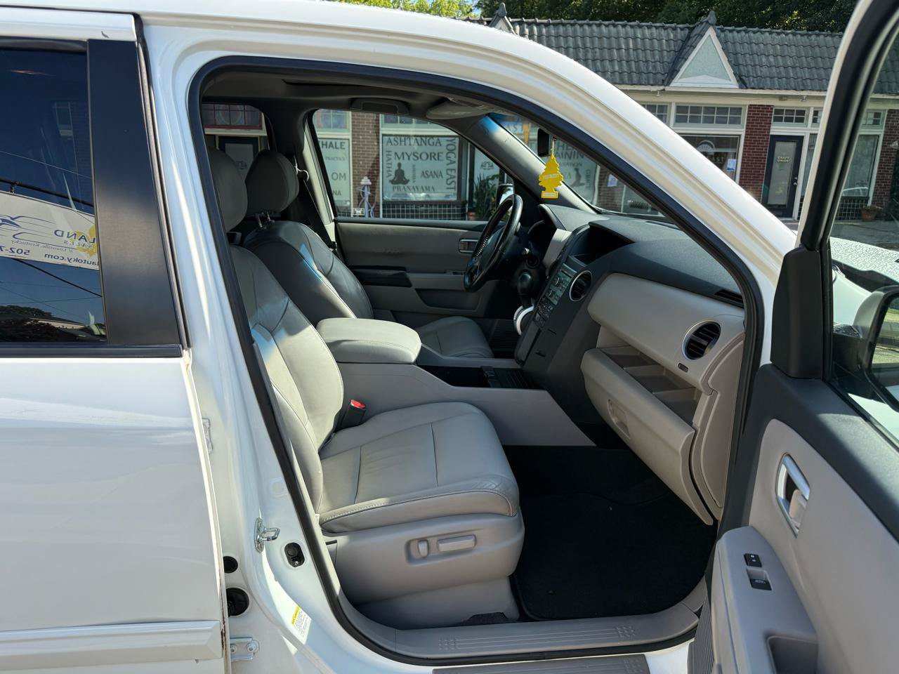 Used 2010 Honda Pilot EX-L image 17