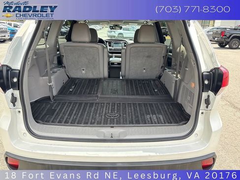 Used 2018 Toyota Highlander XLE AWD/4WD image 12