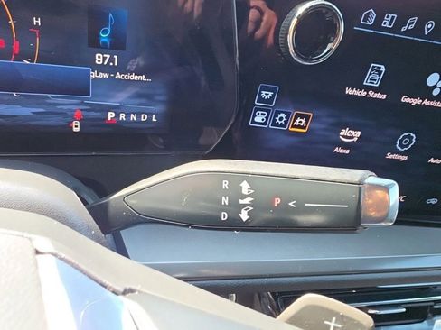 Used 2024 Chevrolet Traverse LT w/ Enhanced Driving Package image 15