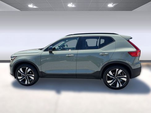 Certified 2023 Volvo XC40 B5 Ultimate w/ Protection Package Premier AWD/4WD image 2