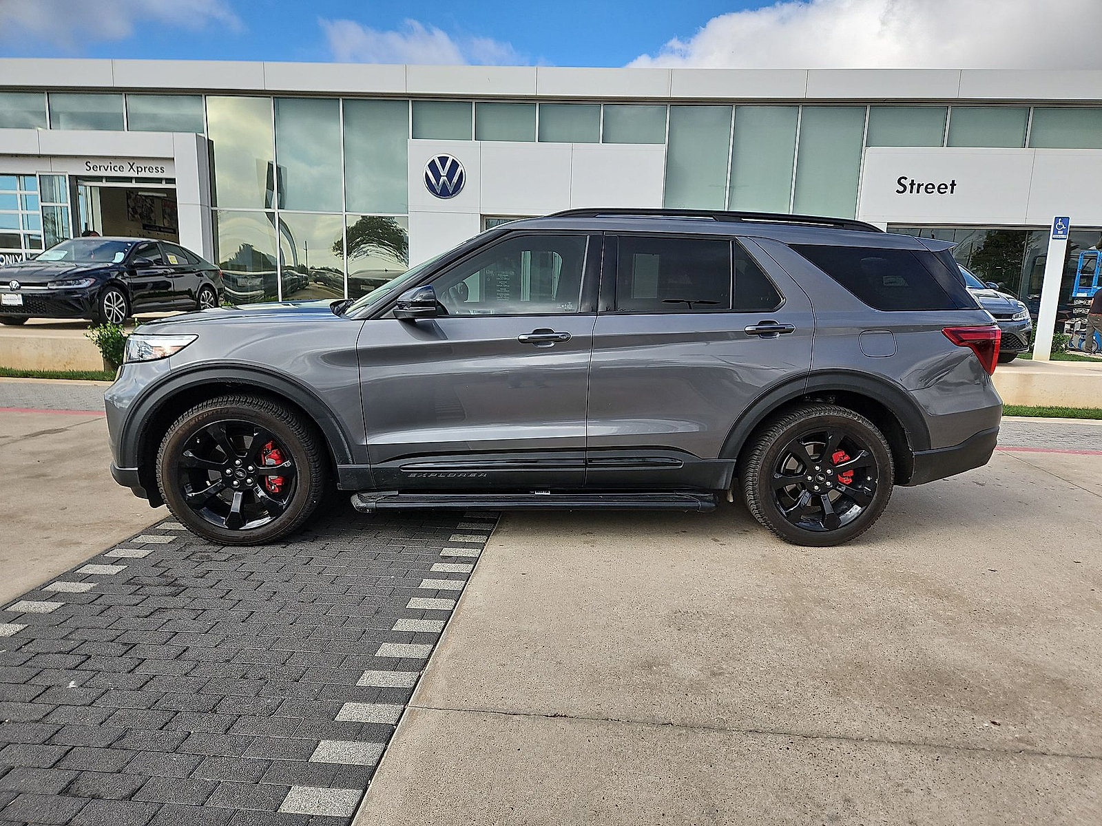 Used 2023 Ford Explorer ST w/ Equipment Group 401A AWD/4WD image 5