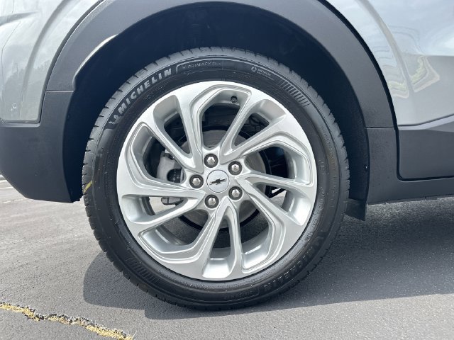 New 2027 Chevrolet Bolt LT w/ Comfort Package FWD image 17