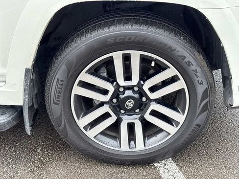 Used 2022 Toyota 4Runner Limited AWD/4WD image 9