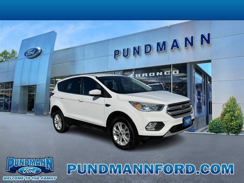 Used 2019 Ford Escape SE image 1