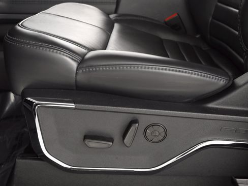 Used 2025 Ford F250 Platinum image 32