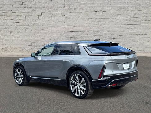 Used 2025 Cadillac Lyriq Luxury w/ LPO, Floor Liner Package AWD/4WD image 3