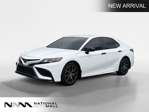 Used 2021 Toyota Camry SE FWD image 1