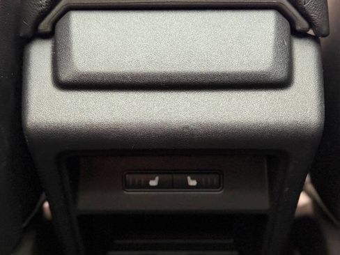 Used 2018 Land Rover Discovery Sport HSE image 16