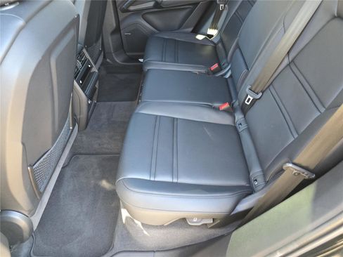 Used 2024 Porsche Cayenne image 16