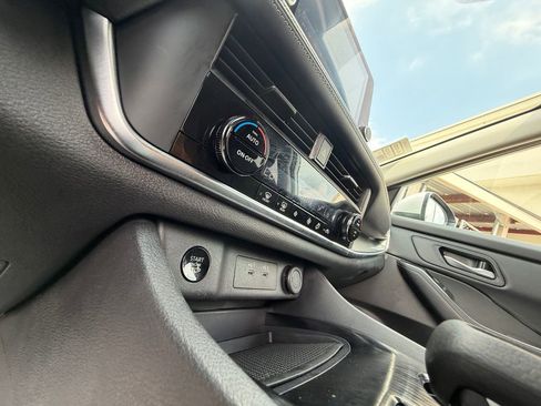 Used 2024 Nissan Rogue SV FWD image 23