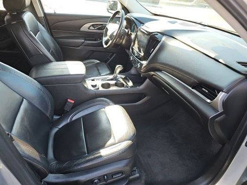 Used 2020 Chevrolet Traverse LT w/ Driver Confidence II Package image 11