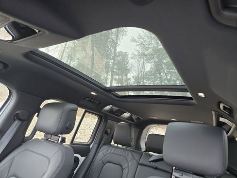 New 2026 Land Rover Defender 110 X-Dynamic SE image 3