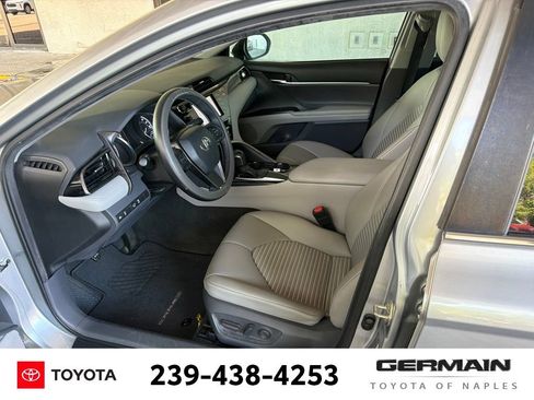 Used 2019 Toyota Camry SE w/ Convenience Package FWD image 14